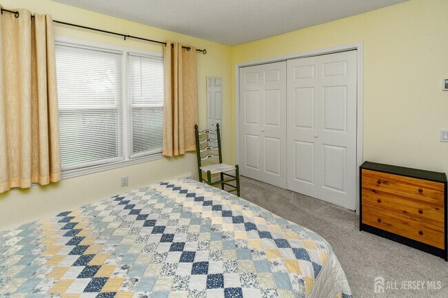 Building Photo - 456 Roxbury Ln