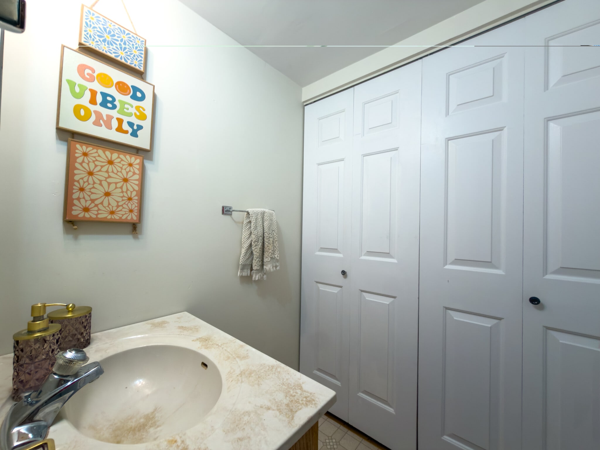 Half bath w W&D - 3 Utica Cir