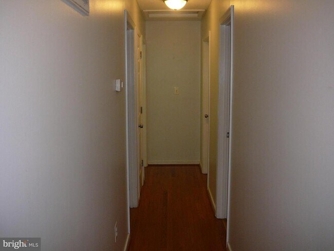Building Photo - 231 Vine Pl