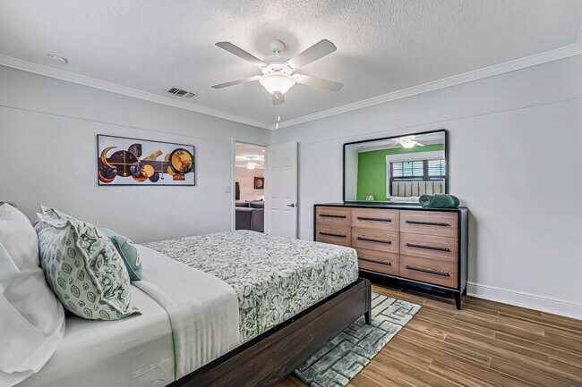 Building Photo - 532 N Palmway