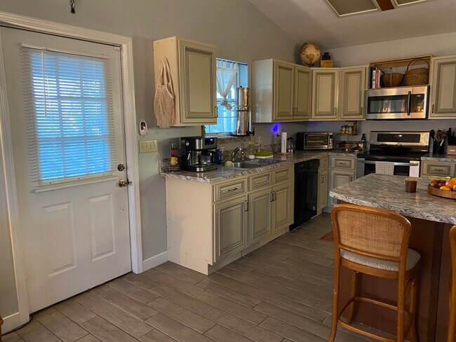 Building Photo - 6549 Madison St