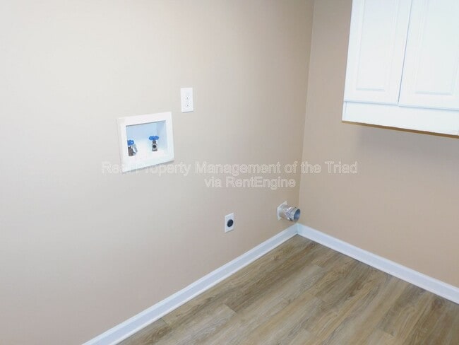 Building Photo - 164 Riverside Dr