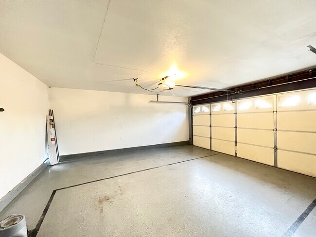 Building Photo - 824 N San Diego Ave