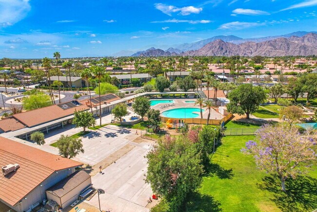 Building Photo - 2-Bedrooms and 2-Bathrooms Home Palm Desert