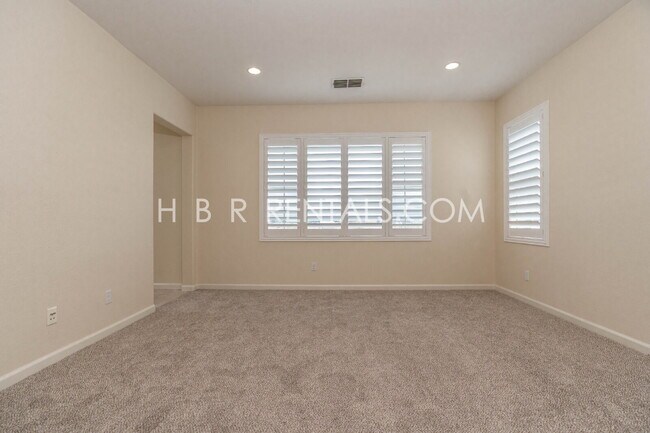 Building Photo - Questa Village - Mountain House- Spacious & Stylish 5-Bedroom Retreat in Mountain House – 3.5 Bat...