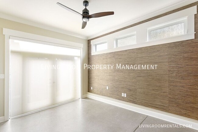 Building Photo - 2635 NE Sumner St