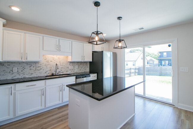 Building Photo - 433 Pomeroy Dr