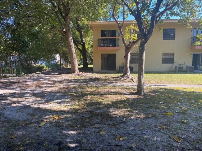 Building Photo - 4033 Lakeside Dr