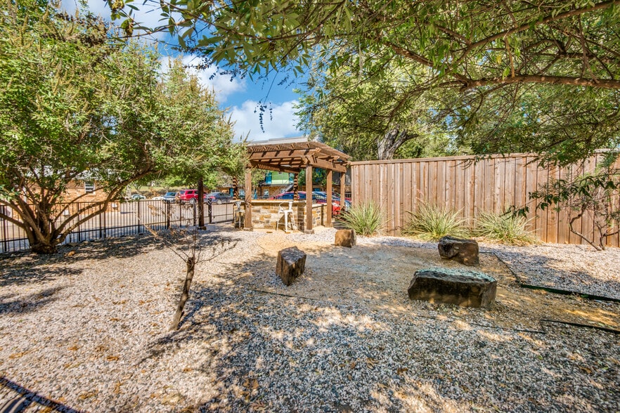 Starlite 425 Fulton St Denton TX 76201 Apartment Finder