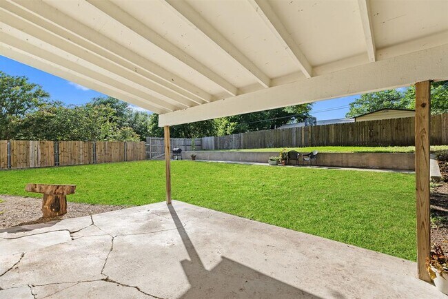 Building Photo - 600 Pin Tail Ln