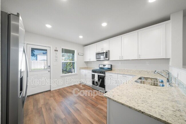 Building Photo - 13721 Crossbow Rdg