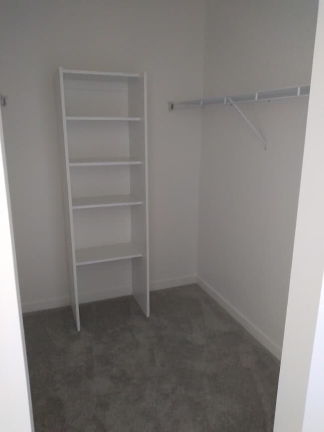 Building Photo - 2701 Pond Dr