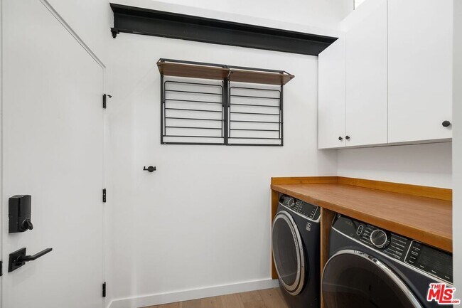 Building Photo - 8617 Higuera St