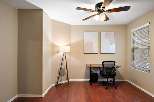 Building Photo - 2949 E Crescent Way