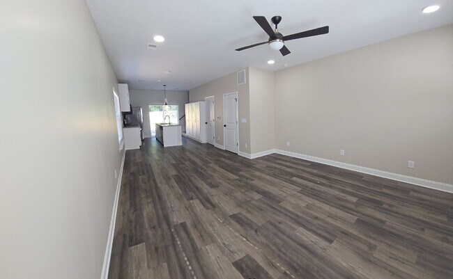 Building Photo - 2 Bedroom Townhomes Near Downtown Mebane for $1495