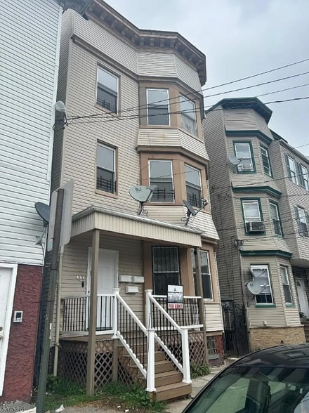 Primary Photo - 339 16th Ave