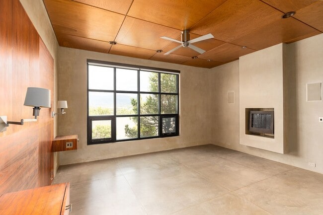 Building Photo - 875 Camino Francisca