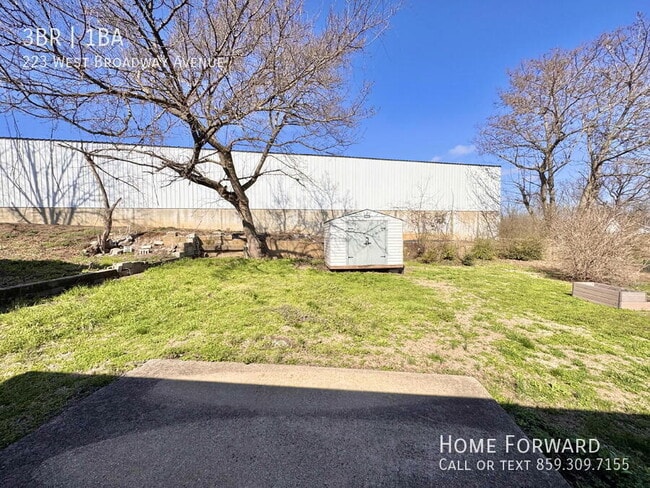 Building Photo - 223 W Broadway Ave