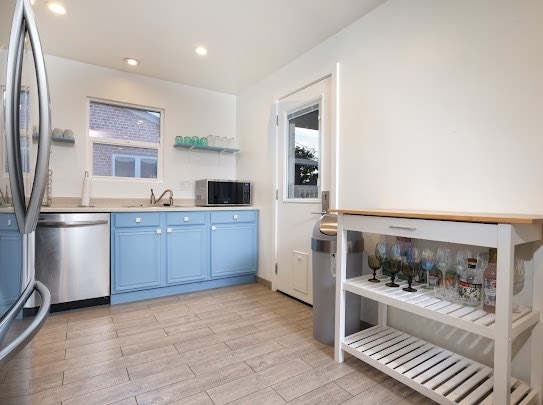 Building Photo - 2039 E 8th St