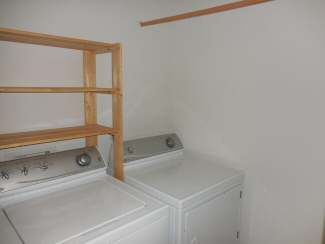 Building Photo - 824 W Summerfield Gln Cir