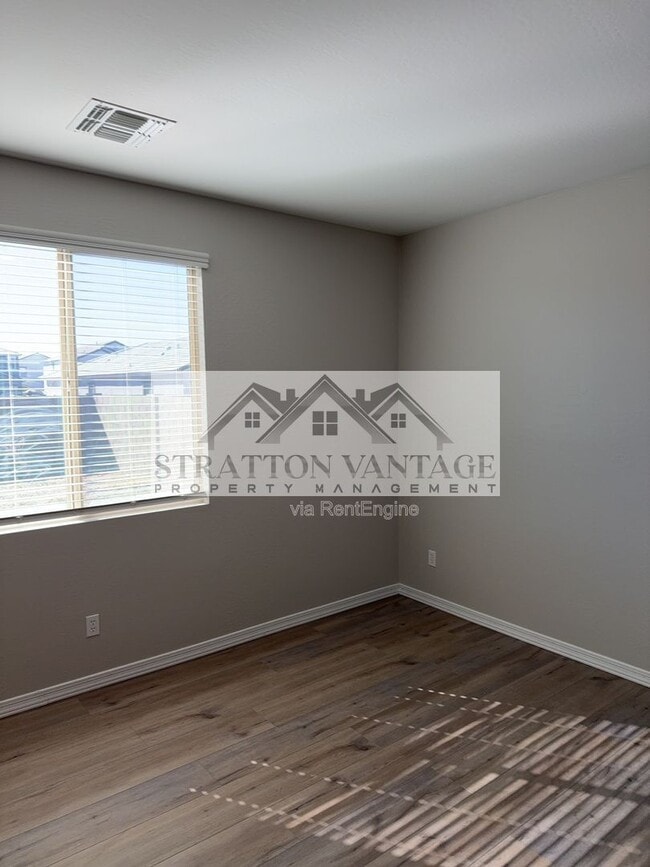 Building Photo - 36005 W San Clemente Ave