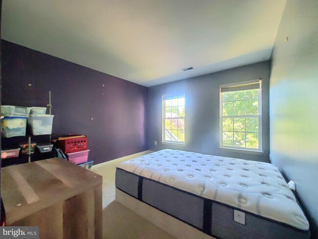 Building Photo - 20960 Capilano Ct