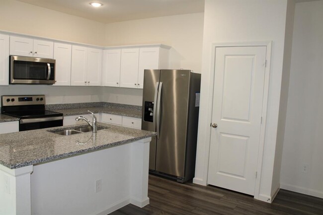 Building Photo - 6416 Bishop Dr
