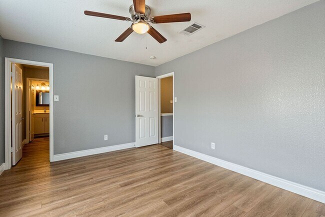 Building Photo - Don't Miss Out On This Spacious 3bd/2bath Home!