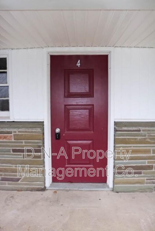 Building Photo - 106 3rd St