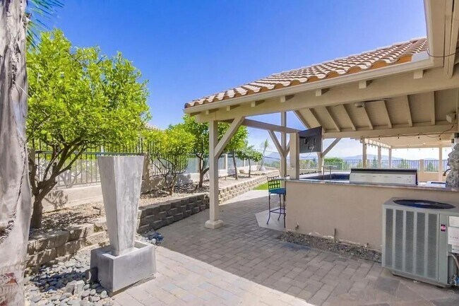 Building Photo - 2703 Lobelia Rd