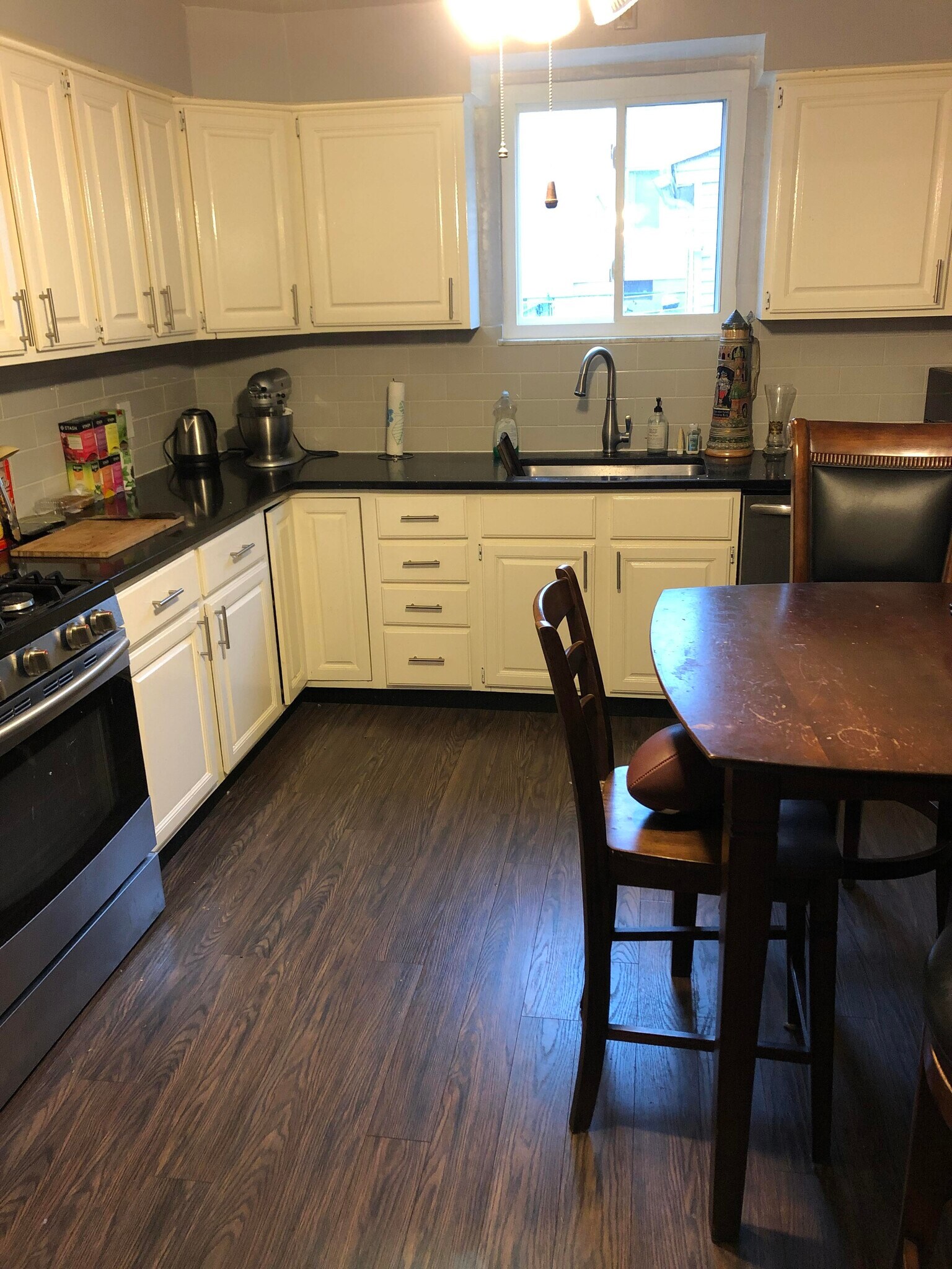Kitchen (new stainless steel appliances) - 4619 Torley St