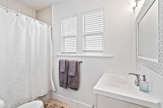 Building Photo - 4411 Logan St