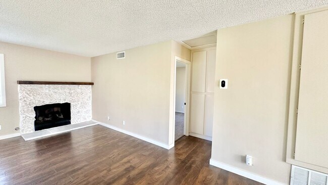 Building Photo - Beautifully Remodeled Upstairs Condo Unit with Private Balcony Patio in Downtown Fallbrook!