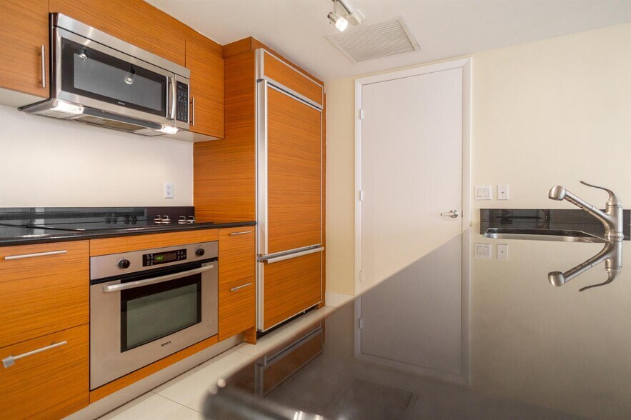 Building Photo - 50 Biscayne Blvd