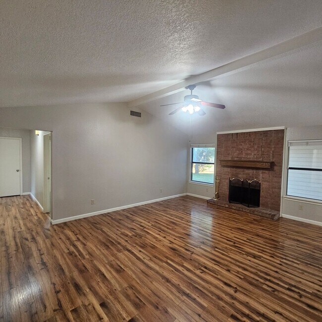 Building Photo - Wylie East Charmer