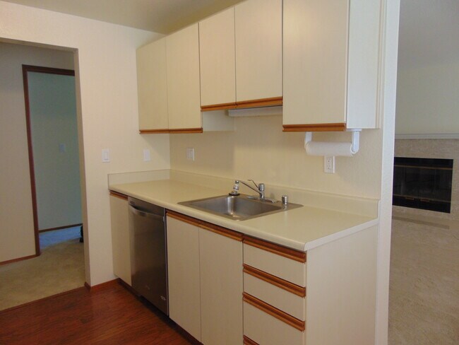 Building Photo - 707 N 130th St