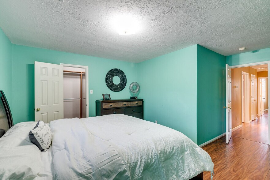Building Photo - 16523 Terrace Hollow Ln