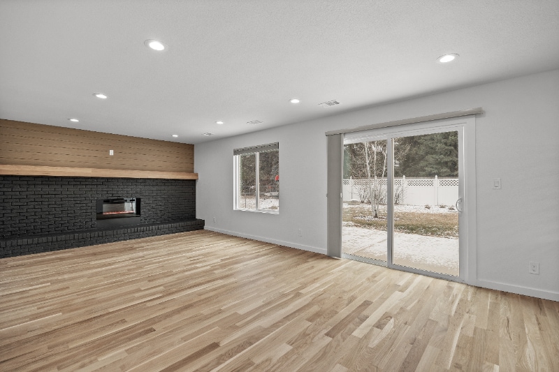 Building Photo - 2967 Lakeshore Dr