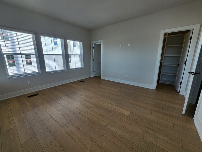 Building Photo - Modern 3 Bedroom 3.5 Bath Home in Nations