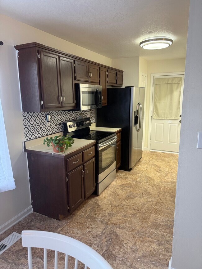 Building Photo - 513 Gainey Dr