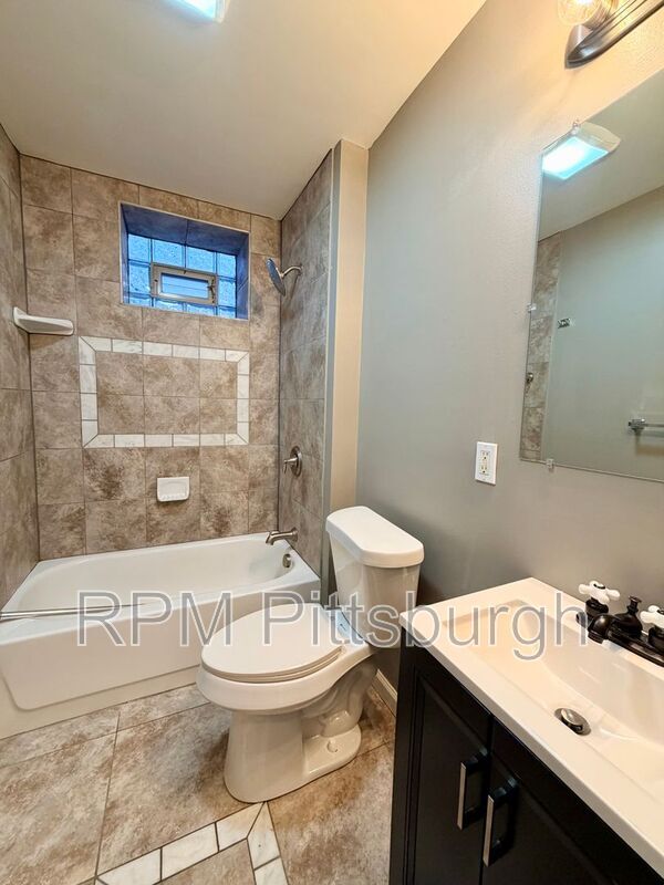 Building Photo - 2614 Larkins Wy