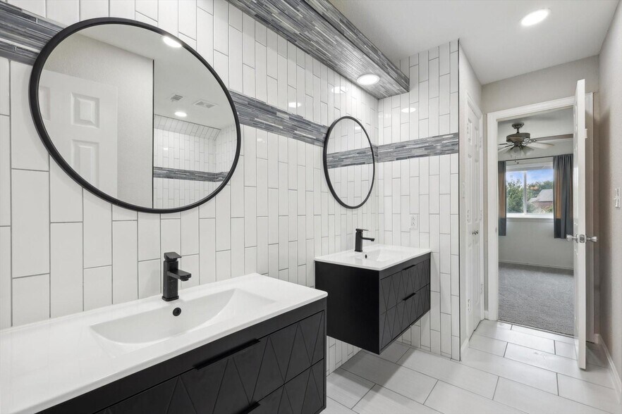Building Photo - 6043 Fieldstone Dr