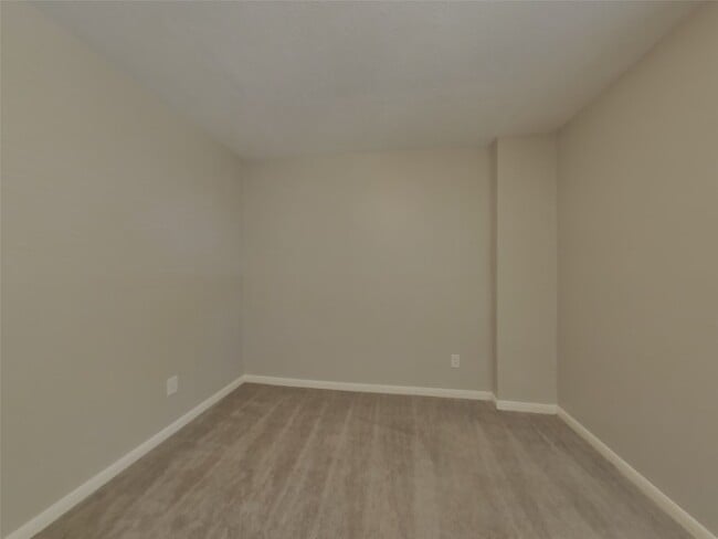Building Photo - 9003 Cypress Square Dr