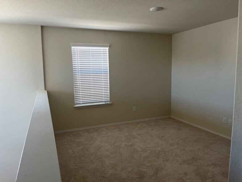 Building Photo - 414 Retama Pass