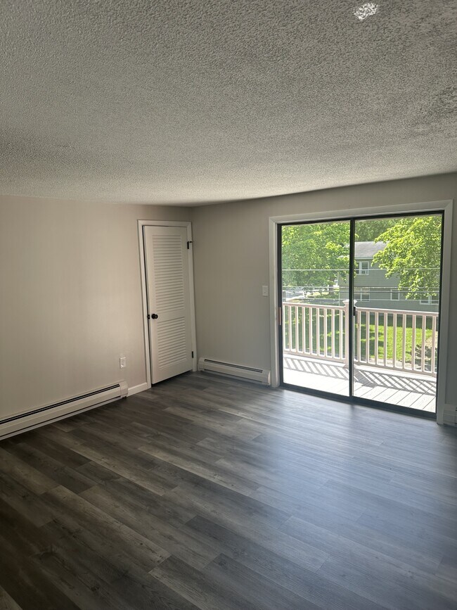 Building Photo - 48 Hemlock St