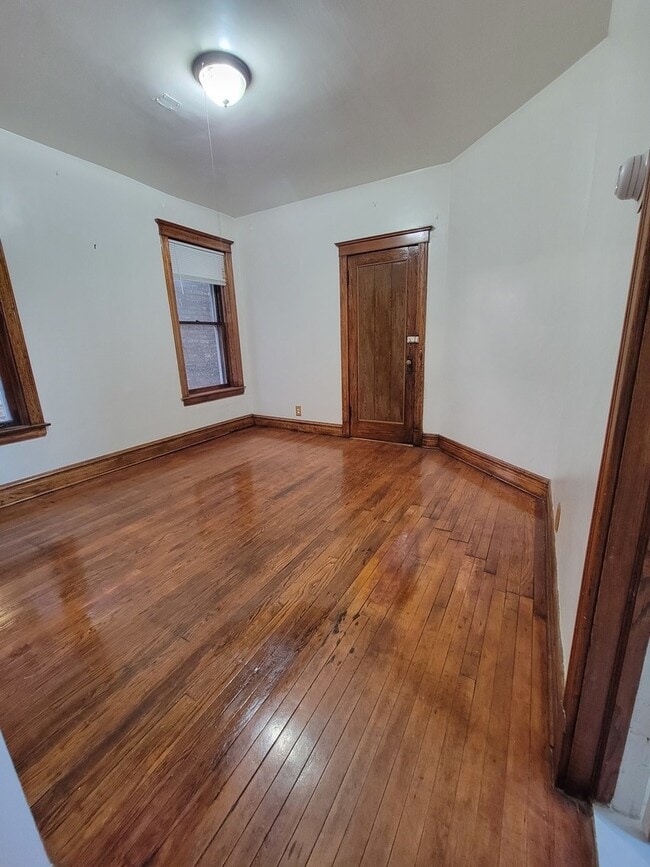 Building Photo - 2014 N Kedzie Ave