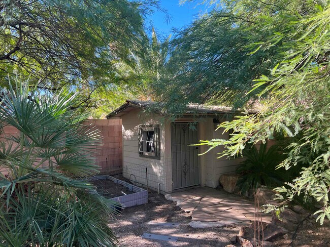 Building Photo - 205 Valare St