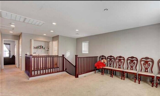 Building Photo - 4 Bed 3 Bath