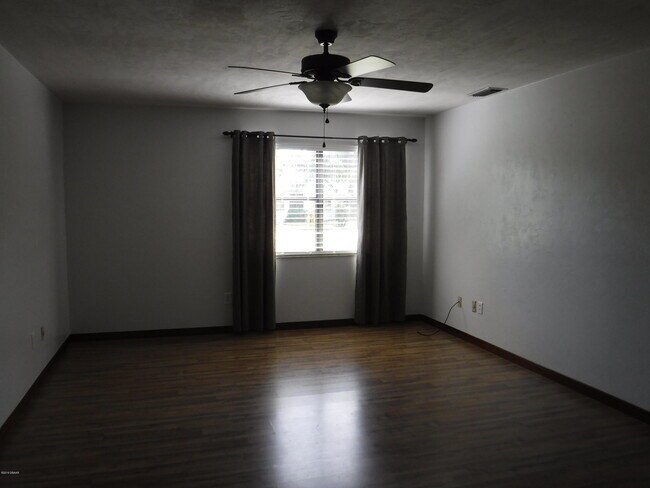 Building Photo - 176 Gull Cir N