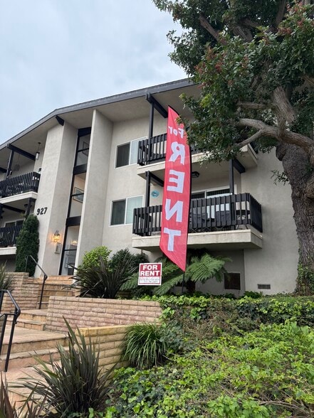 Building Photo - 927 W 19th St